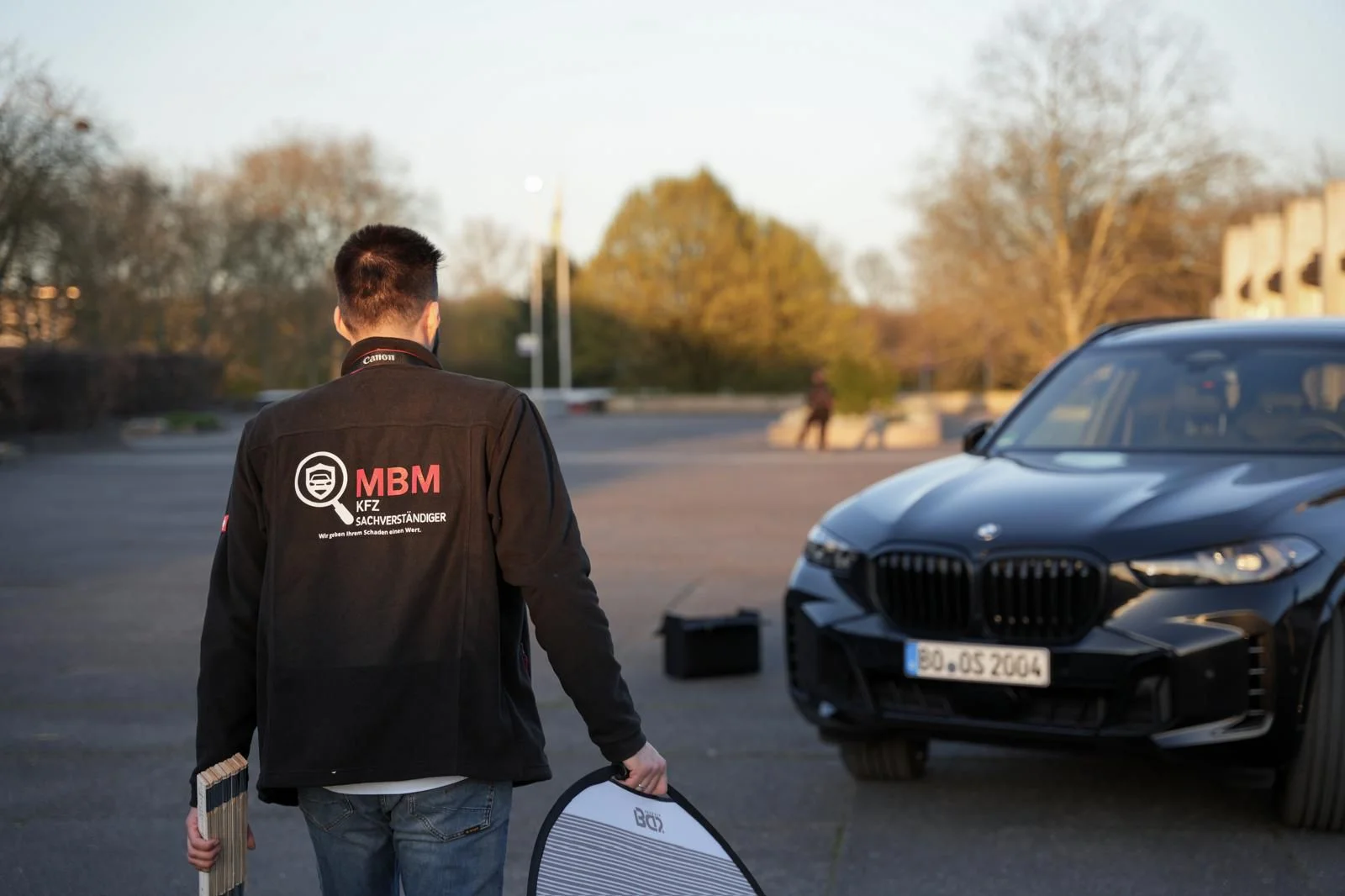 Mirdit Behluli — KFZ-Sachverständiger MBM bei Fahrzeugbegutachtung im Ruhrgebiet
